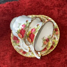 2 x ROYAL ALBERT OLD COUNTRY