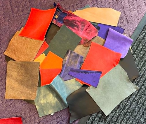 Over 1kg leather pieces - 1kg,