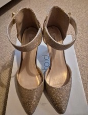 Gold Sexy Shoes Size 4 Untold
