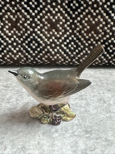 Vintage beswick hand - hand, painted