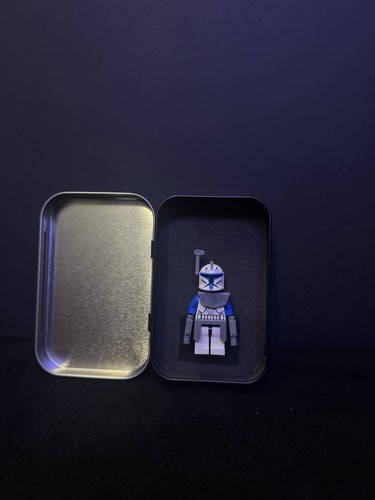 Pocket figure display - display, case