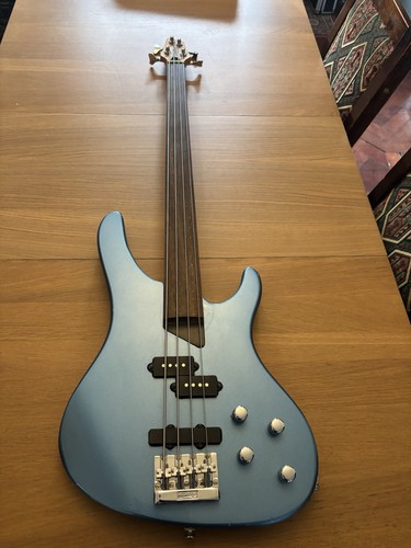 Washburn bantam fretless - washburn, bass