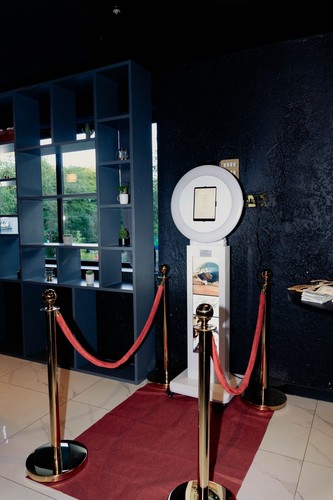 Digital photobooth hire with - photobooth,
