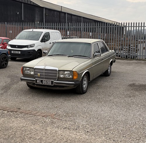 Mercedes benz w123 230e - benz,