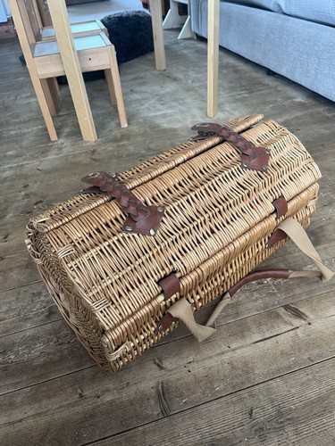 Picnic time wicker person - time, 2