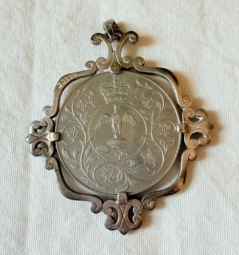 Commemorative 1977 queen - commemorative,
