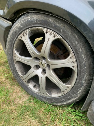 Range rover wheels and tyres