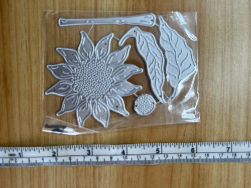 Spellbinders sunflower die - ,
