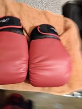Red And Black Crane Large Boxing Gloves Thet A Mark RIGHT Hand Side Near Thumb