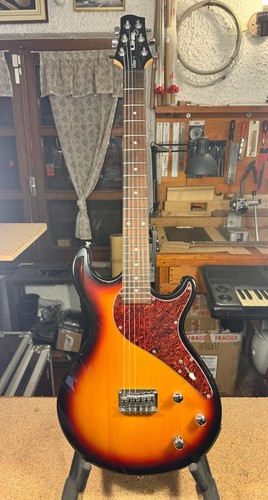 Selling line 6 variax - i,