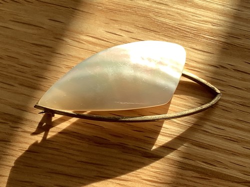 Vintage mother pearl brooch - of,