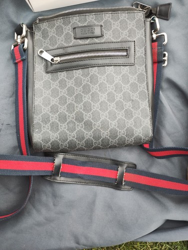 Gucci supreme cross body - gucci, gg