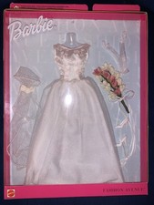 Stunning HTF 2000 Barbie