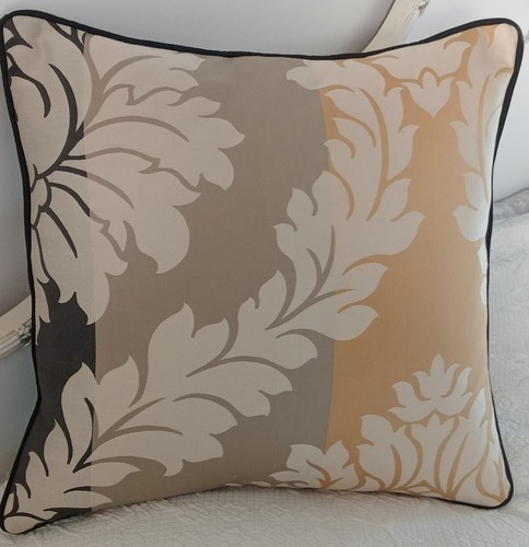 Cushion cover laura ashley - 16",