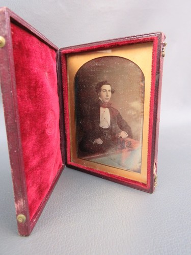 Antique plate - 1/4,