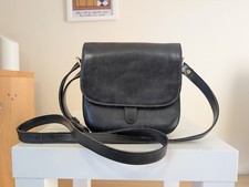 BLACK LEATHER HIDEPARK