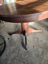 Round Pedestal Dining Table