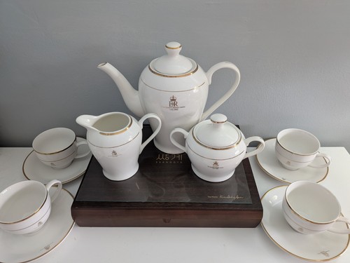 Vintage queen elizabeth 2nd - vintage,