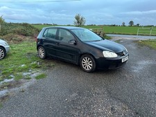 BREAKING  VOLKSWAGEN GOLF MK5 IN BLACK ALL PARTS AVAILABLE (WHEEL NUT ONLY)