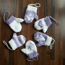 BRAND NEW Lilac & white Mitten