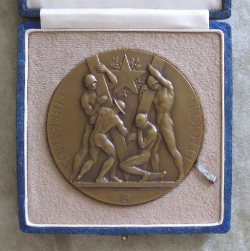 Nude male soldiers liberation - male, soldiers,