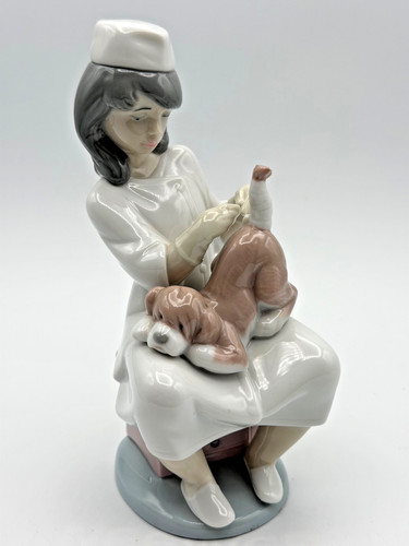 Lladro little veterinarian - "little, veterinarian"