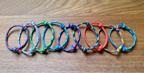 Adjustable paracord friendship - adjustable,