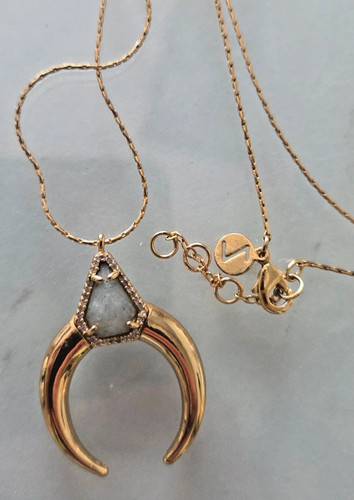 Gold tone horn pendant - tone,