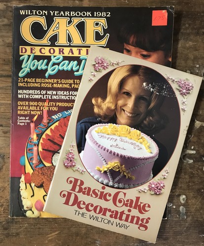 Vtg wilton recipe booklet lot - recipe,
