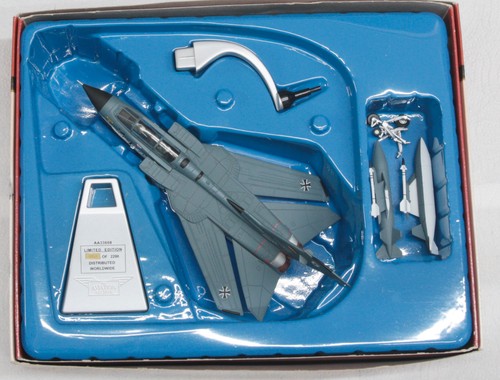 Corgi aa33608 panavia - 1/72,