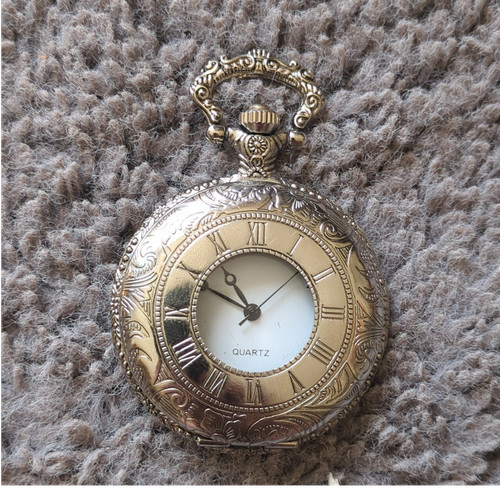 Gold tone full hunter quartz - tone,
