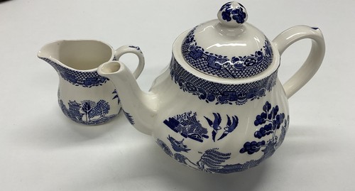 Blue willow pattern ceramic - blue,