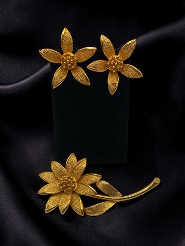 Vintage gold tone floral - vintage,