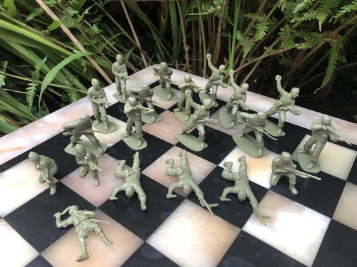 Vintage plastic toy - 20,