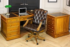 Antique Mahogany Pedestal