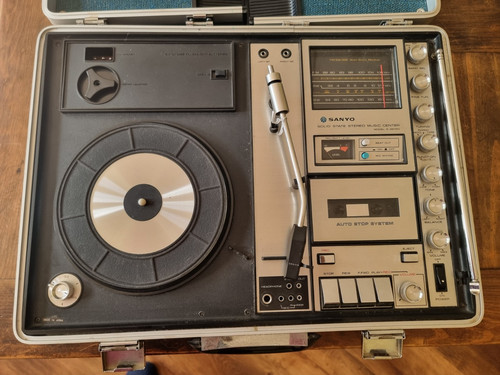 Sanyo 2615n retro 1970s - sanyo,