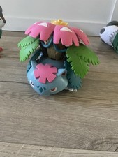 Takara Tomy Pokemon Moncolle Mega Venusaur figure.