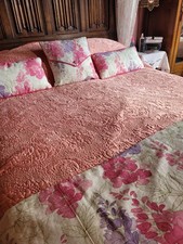 Vintage Bespoke Laura Ashley Wisteria Bed Assorted Decorative Items