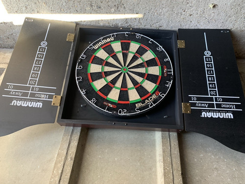 Winmau blade dartboard and - blade,
