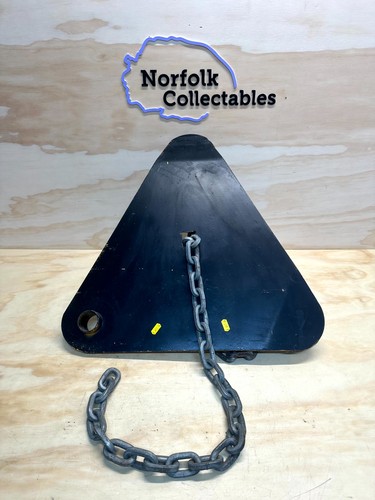 Black industrial triangular - black,