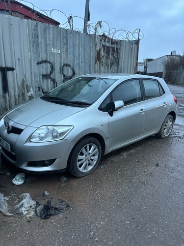 Breaking 2007 toyota auris - 2007-10,