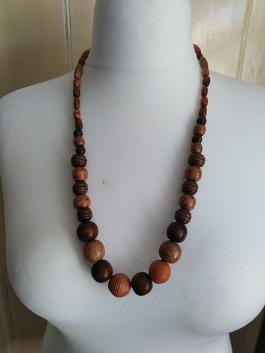 Necklace plastic beads - , brown