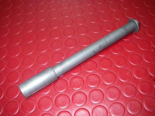 Front axle wheel bolt axis - axle,