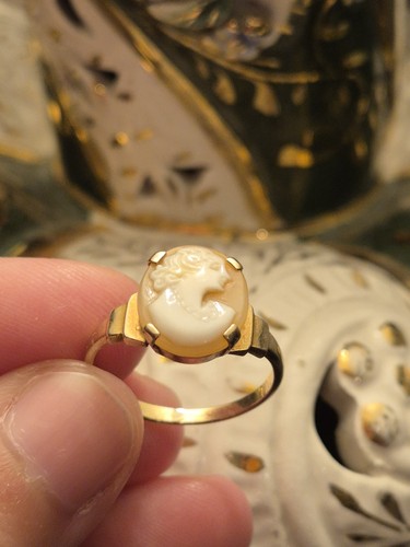 Vintage 9ct gold shell - 9ct,