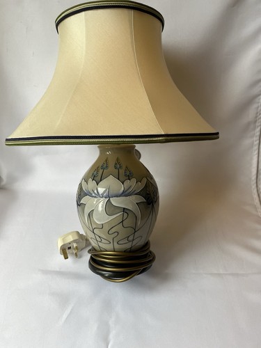 Moorcroft pottery table lamp - moorcroft,
