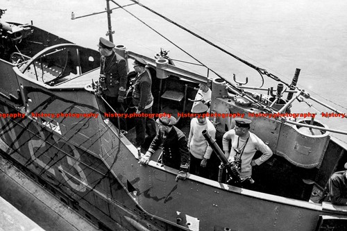 F009859 british submarine and - f009859,