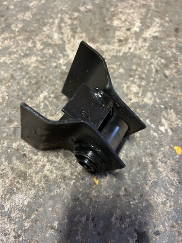 Spring hanger land rover - hanger,