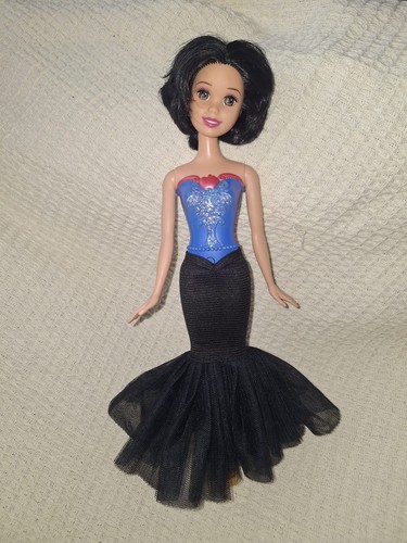 Lovely modern snowwhite doll - lovely,