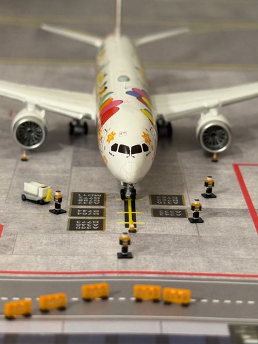 400 scale airport model - scale,