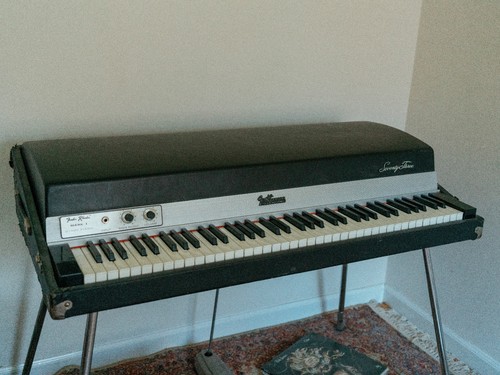 Vintage fender rhodes mark - rhodes,